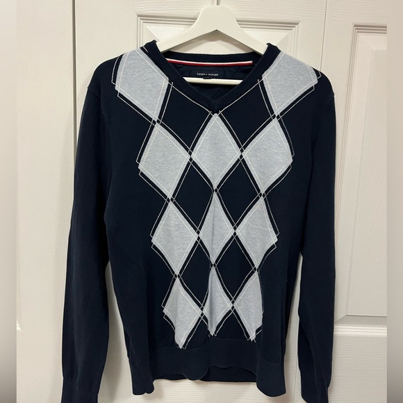 -BUNDLE- 2 men’s argyle style Tommy Hilfiger V neck sweaters - Picture 3 of 10